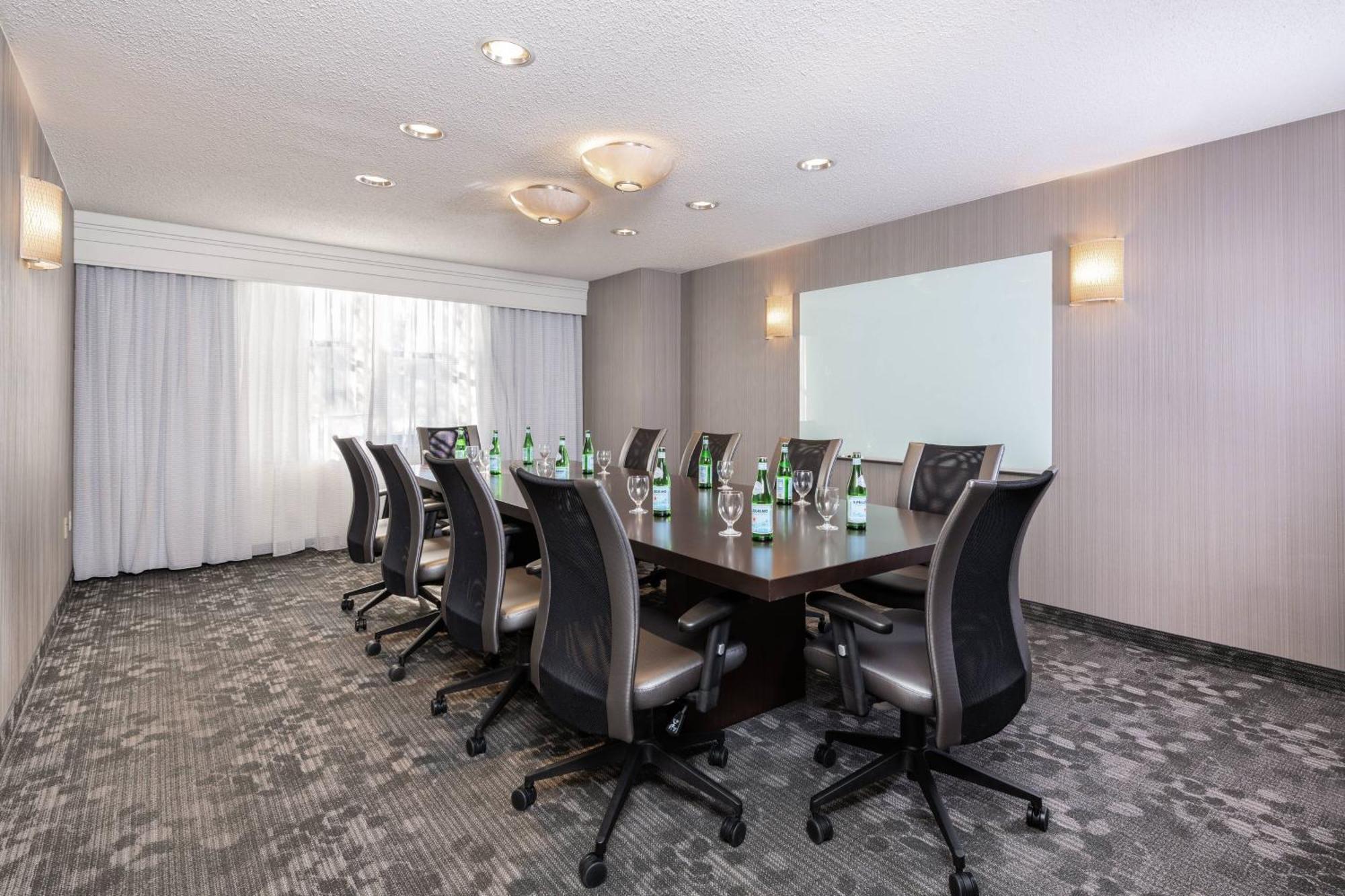 Courtyard By Marriott Newark-University Of Delaware Экстерьер фото