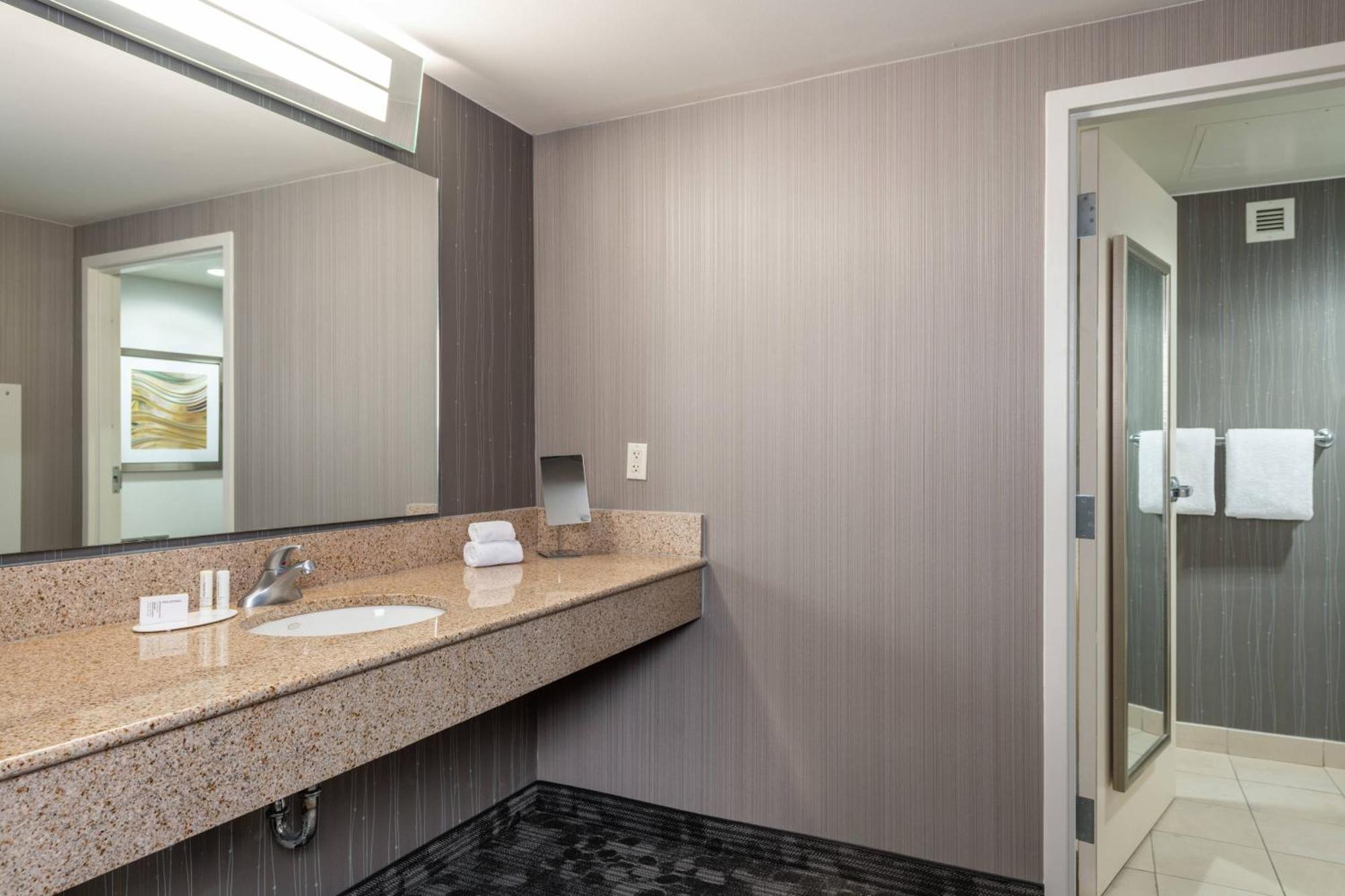 Courtyard By Marriott Newark-University Of Delaware Экстерьер фото