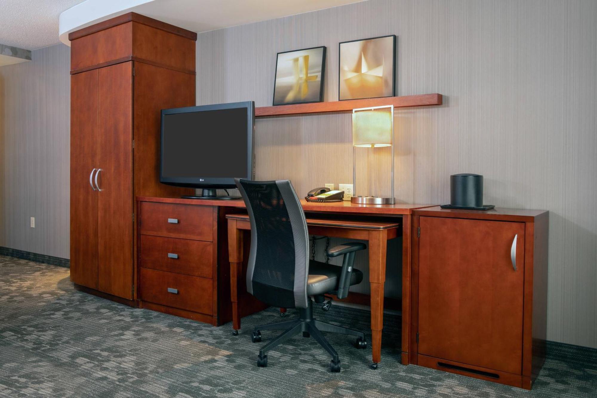 Courtyard By Marriott Newark-University Of Delaware Экстерьер фото