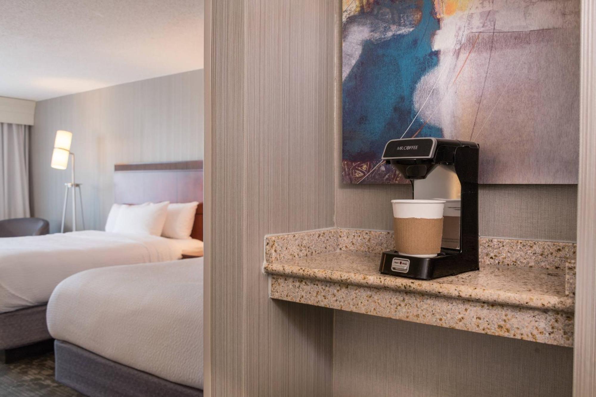 Courtyard By Marriott Newark-University Of Delaware Экстерьер фото